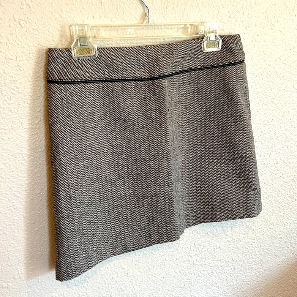 Old navy, size 8, wool/acrylic/polyester, tweed mini skirt with leather piping
